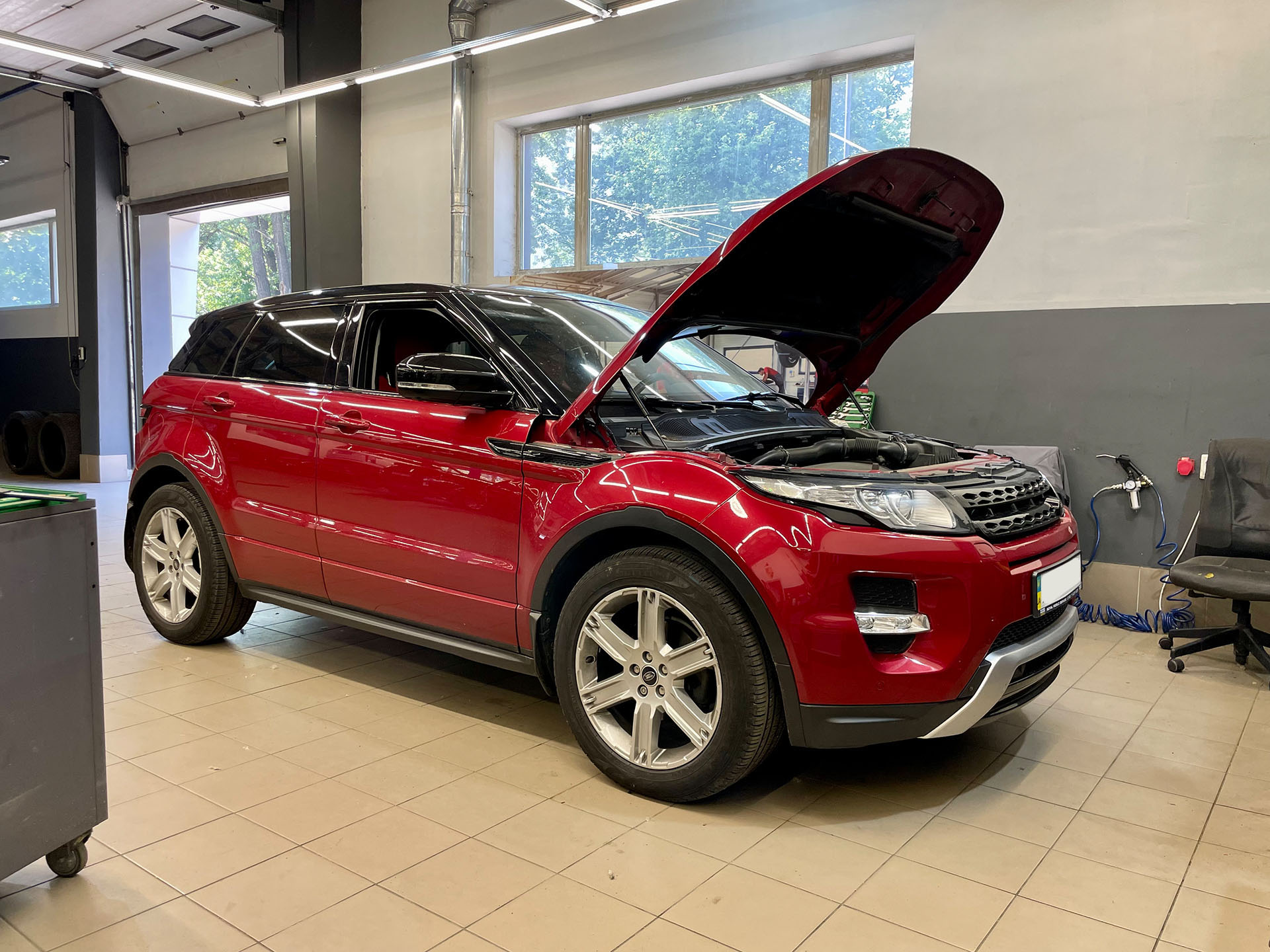 Ремонт двигунів Ленд Ровер Рендж Ровер в Англії - Royal World Service