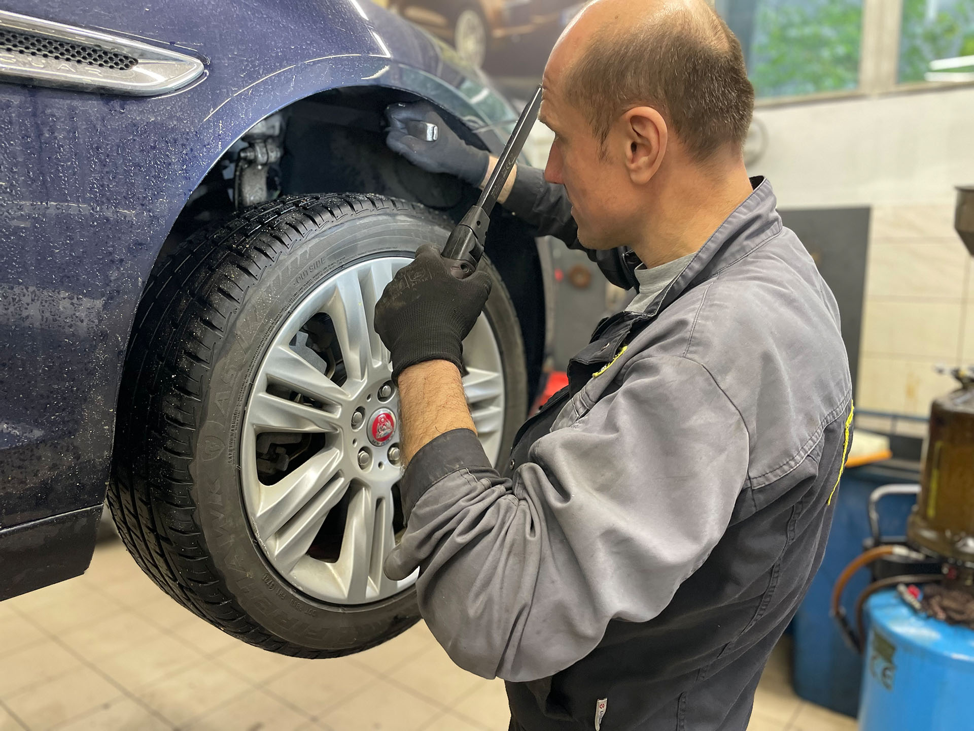 діагностики та ремонту ходової частини Jaguar XF - Royal World Service