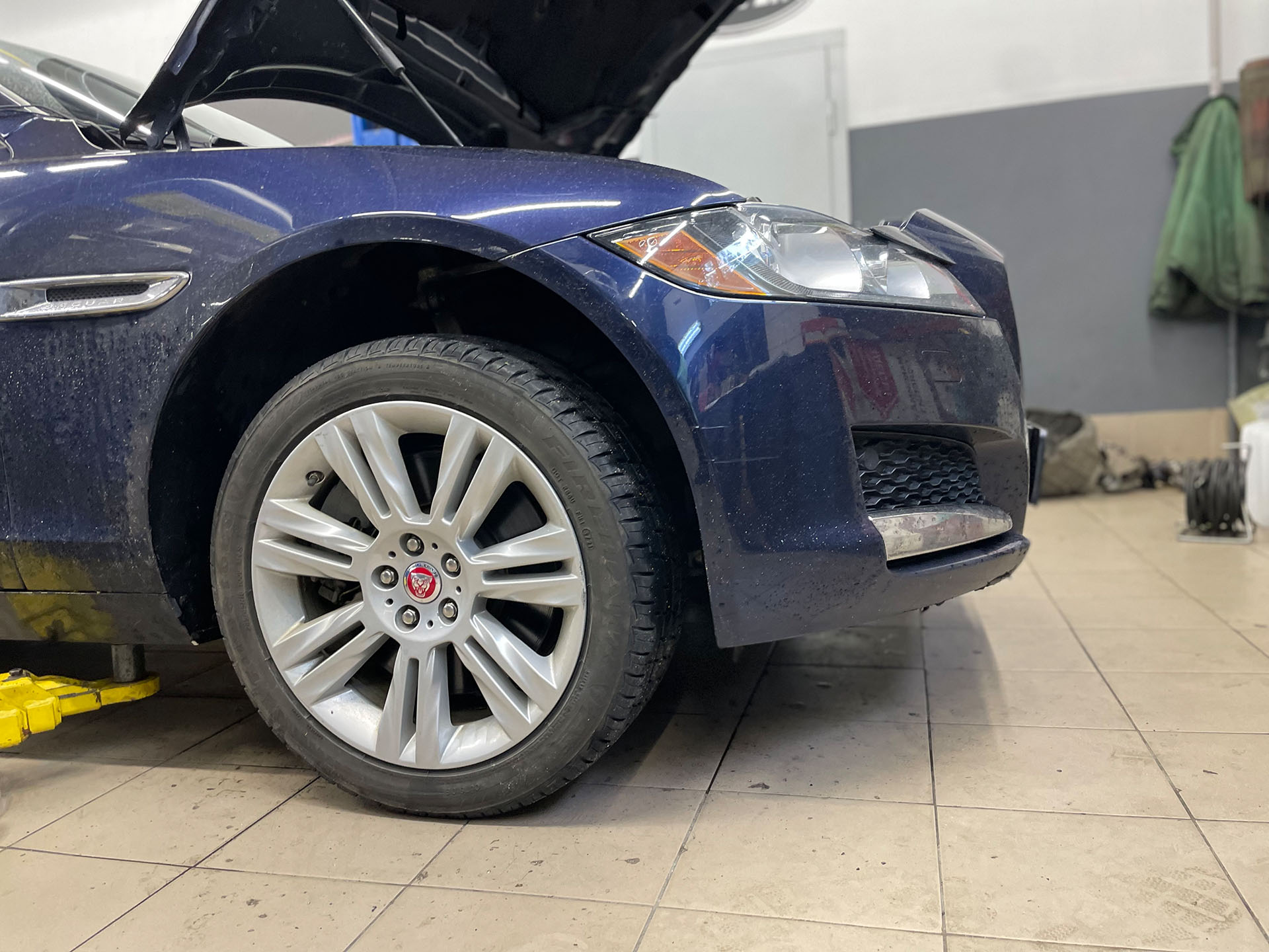 Вартість технічного обслуговування Jaguar XF - Royal World Service