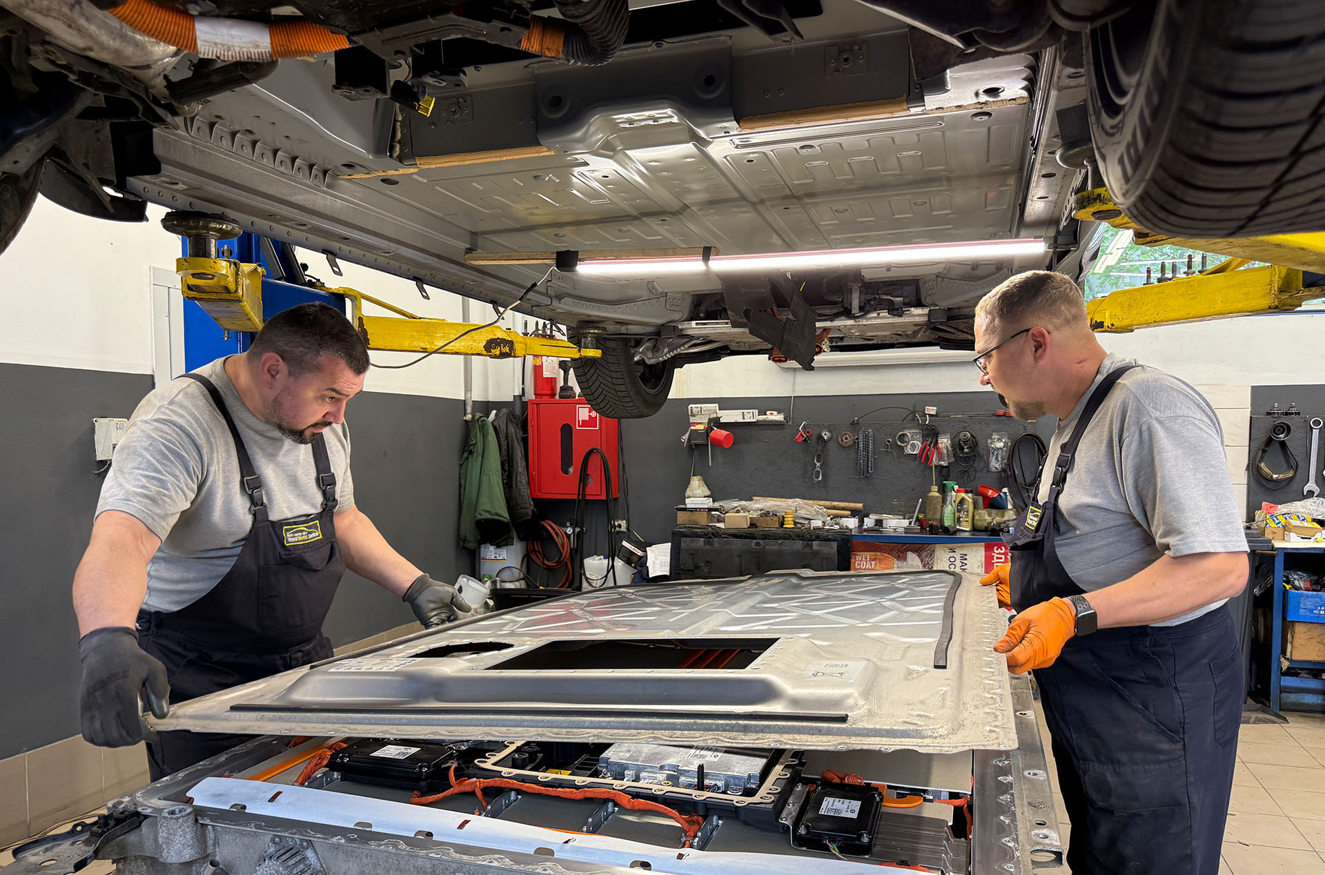 Jaguar I-Pace Ремонт батареї