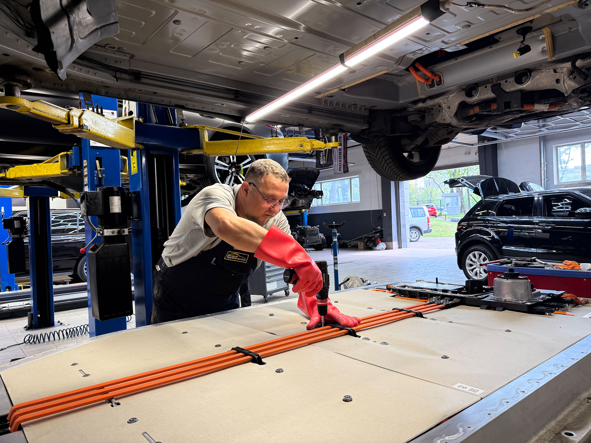 Ремонт батареи Ягуар с новыми оригинальными модулями - Royal World Service