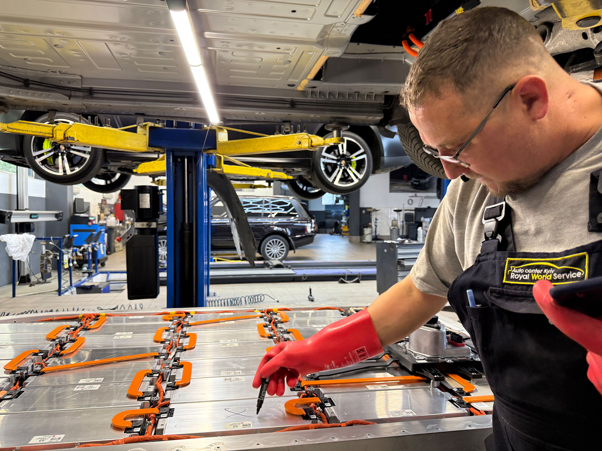 Замена батареи Jaguar I-Pace - Royal World Service