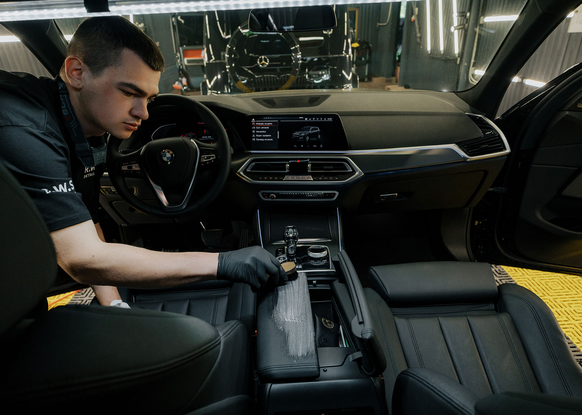 Хімчистка салону автомобіля - Royal World Service