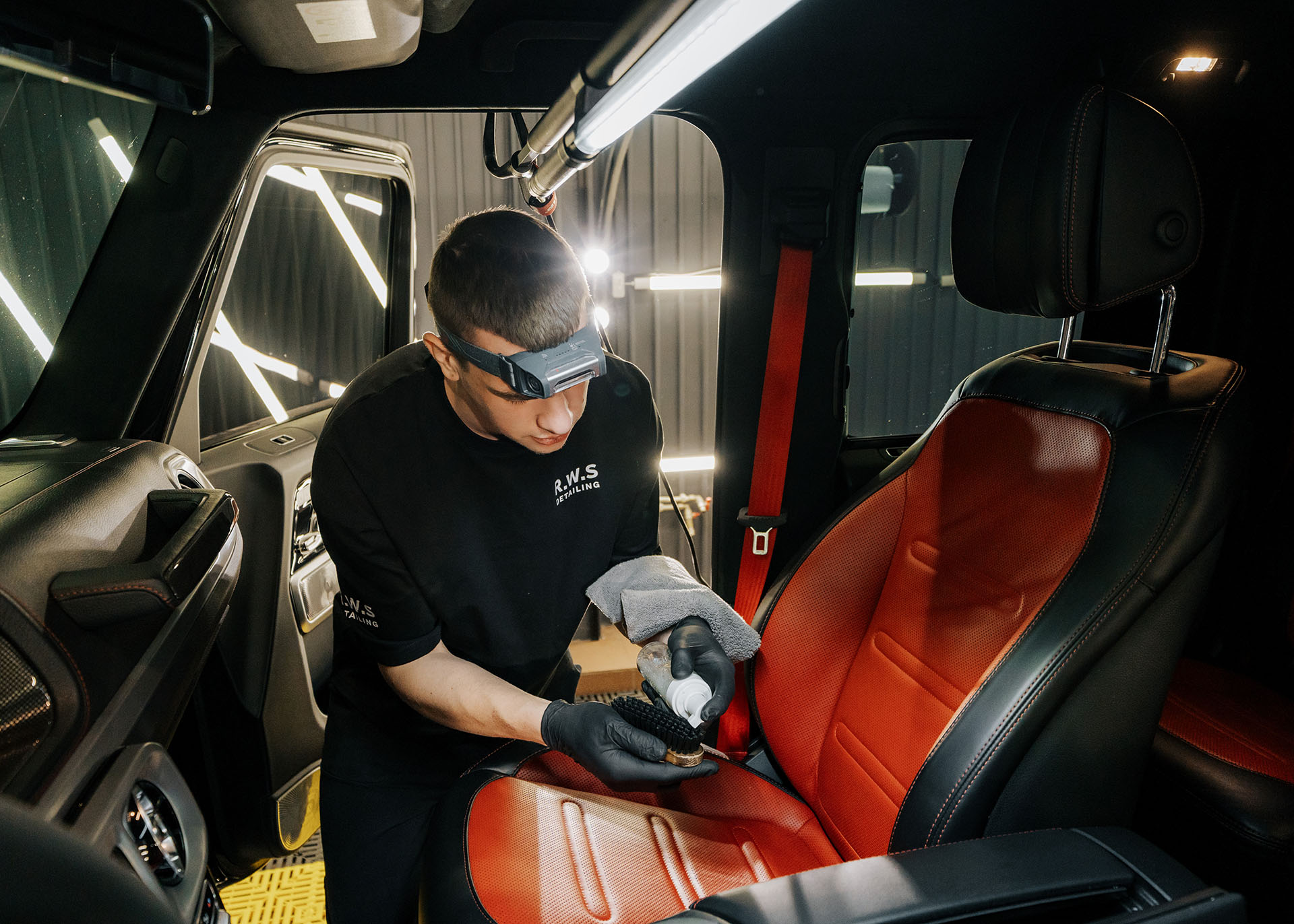 Хімчистка автомобіля - Royal World Service