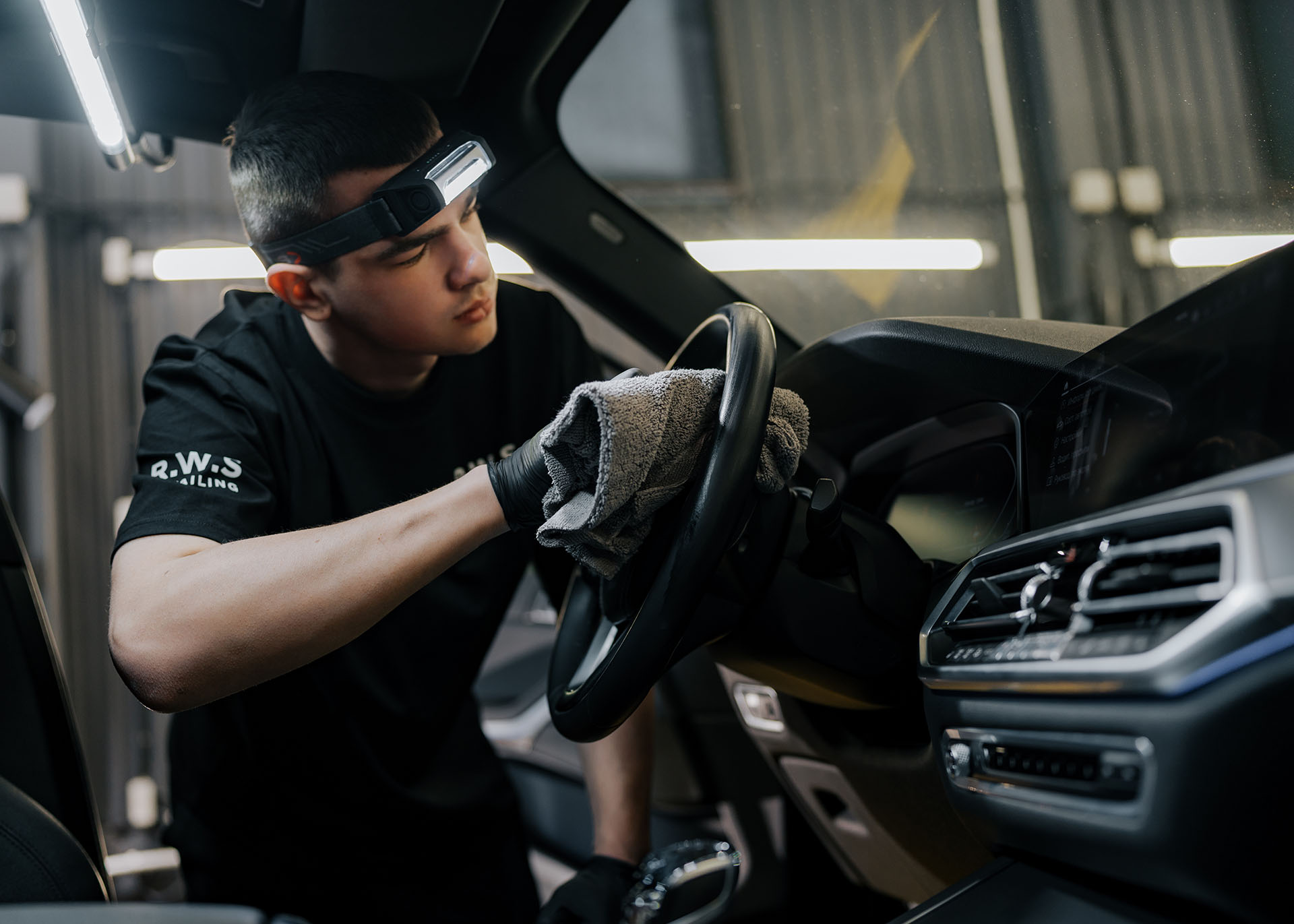 Локальне відновлення шкіри в салоні автомобіля - Royal World Service