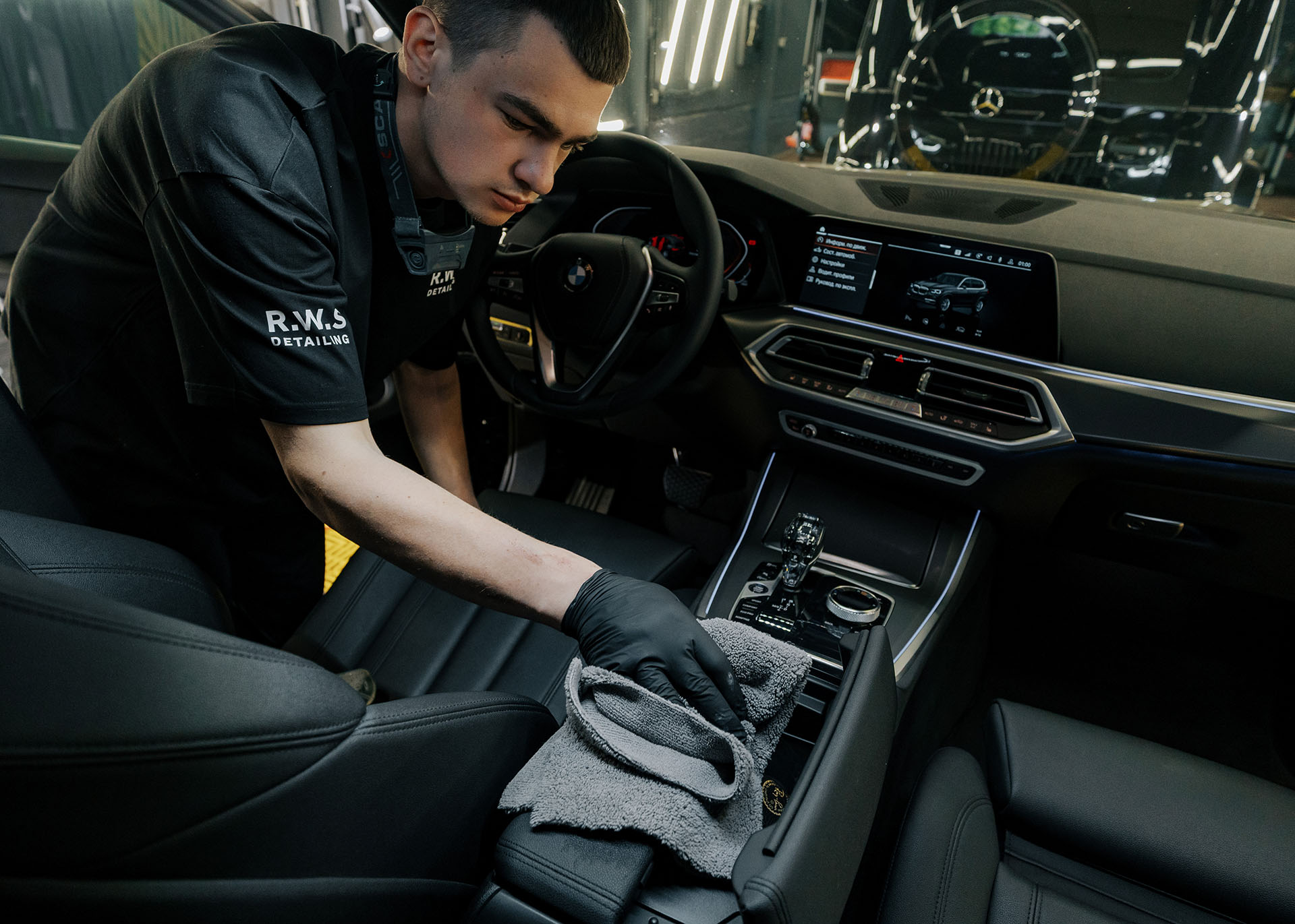 Захисна обробка шкіри автомобіля керамічним складом - Royal World Service