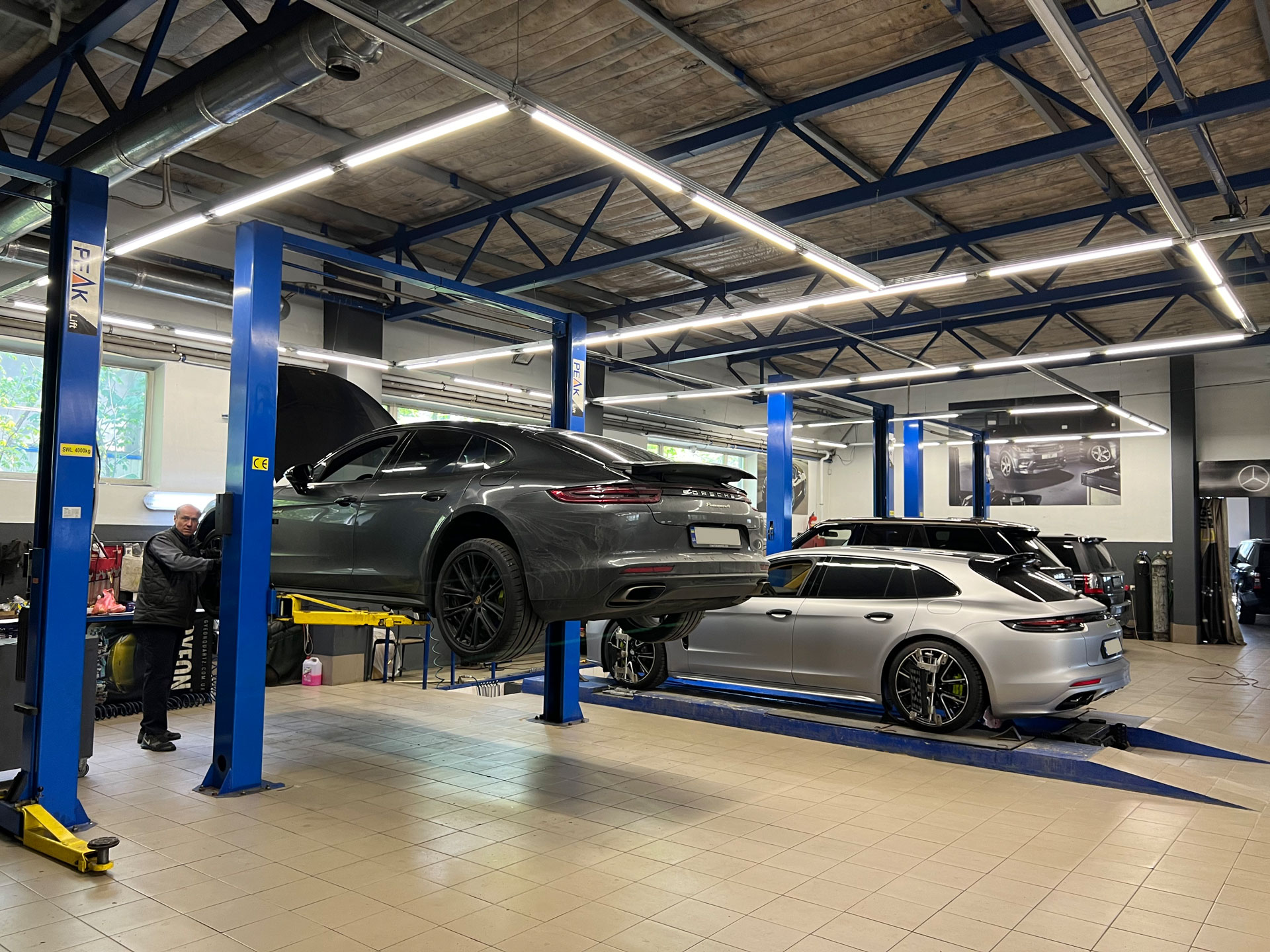 Замена масла в автомобиле Porsche