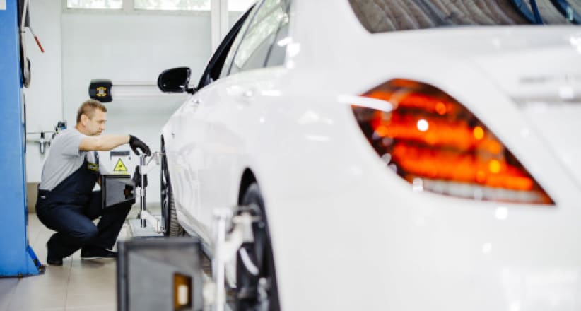 Розвал-сходження автомобіля